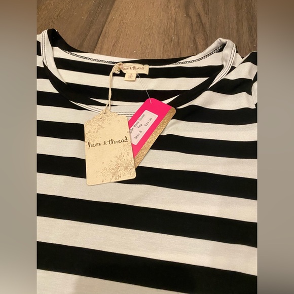 Hem & Thread Women’s Small Short Sleeve Top Basic Stripe New - Picture 3 of 4